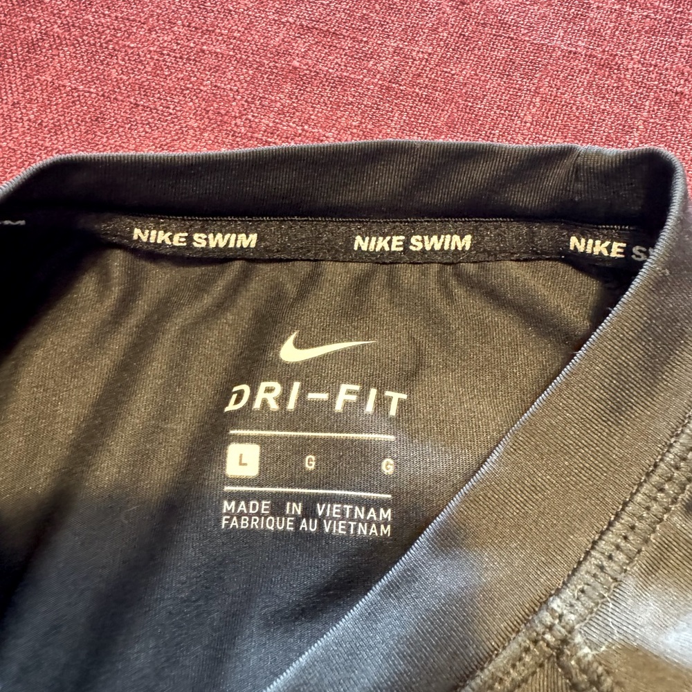 👉🏼LIKE NEW👈🏼 Women's Nike Logo UPF 40+ Long Sleeve Rashguard Swim Tee Hydroguard - Picture 4 of 7